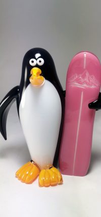 Pingouin_snowboarder_rose