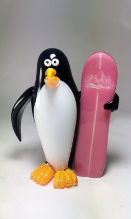 Pingouin_snowboarder_rose